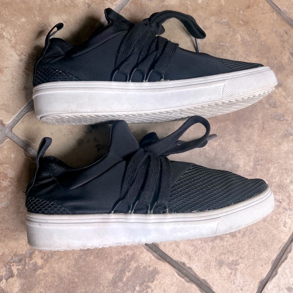 Mossimo Black ‘Kressi’ Laced Slip-On Tennis Shoes